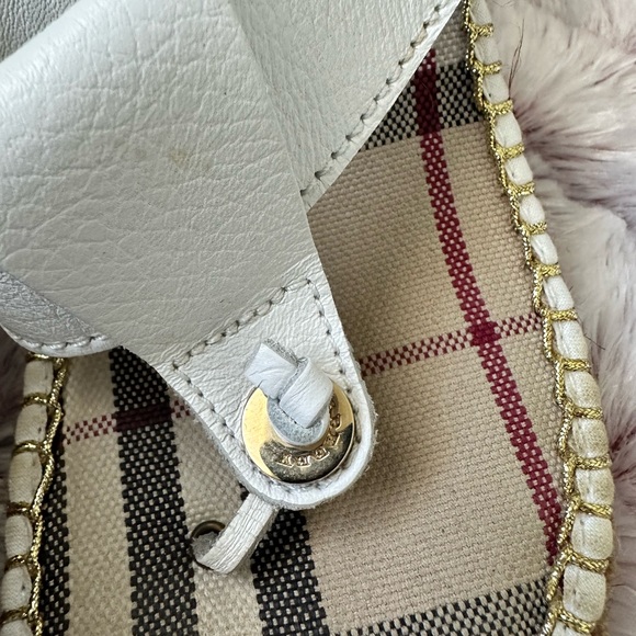 AUTHENTIC BURBERRY WEDGED - Picture 3 of 9